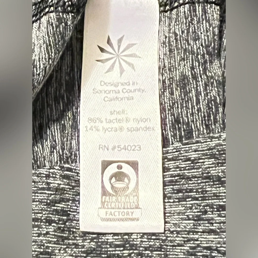 Athleta Chaturanga capri leggings Small - Picture 8 of 8